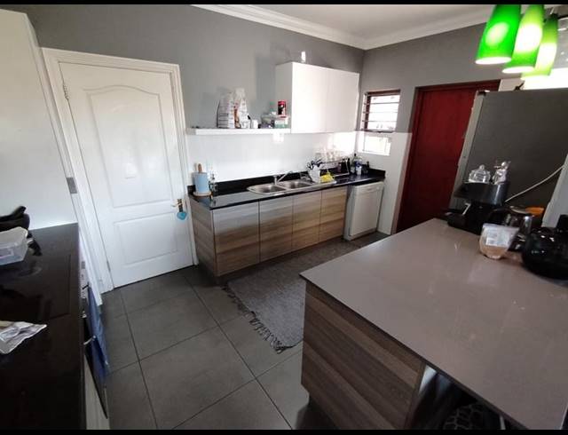 3 BEDROOM TOWNHOUSE FOR SALE IN LA LUCIA